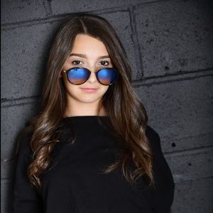 Meet your Posher, Jillian